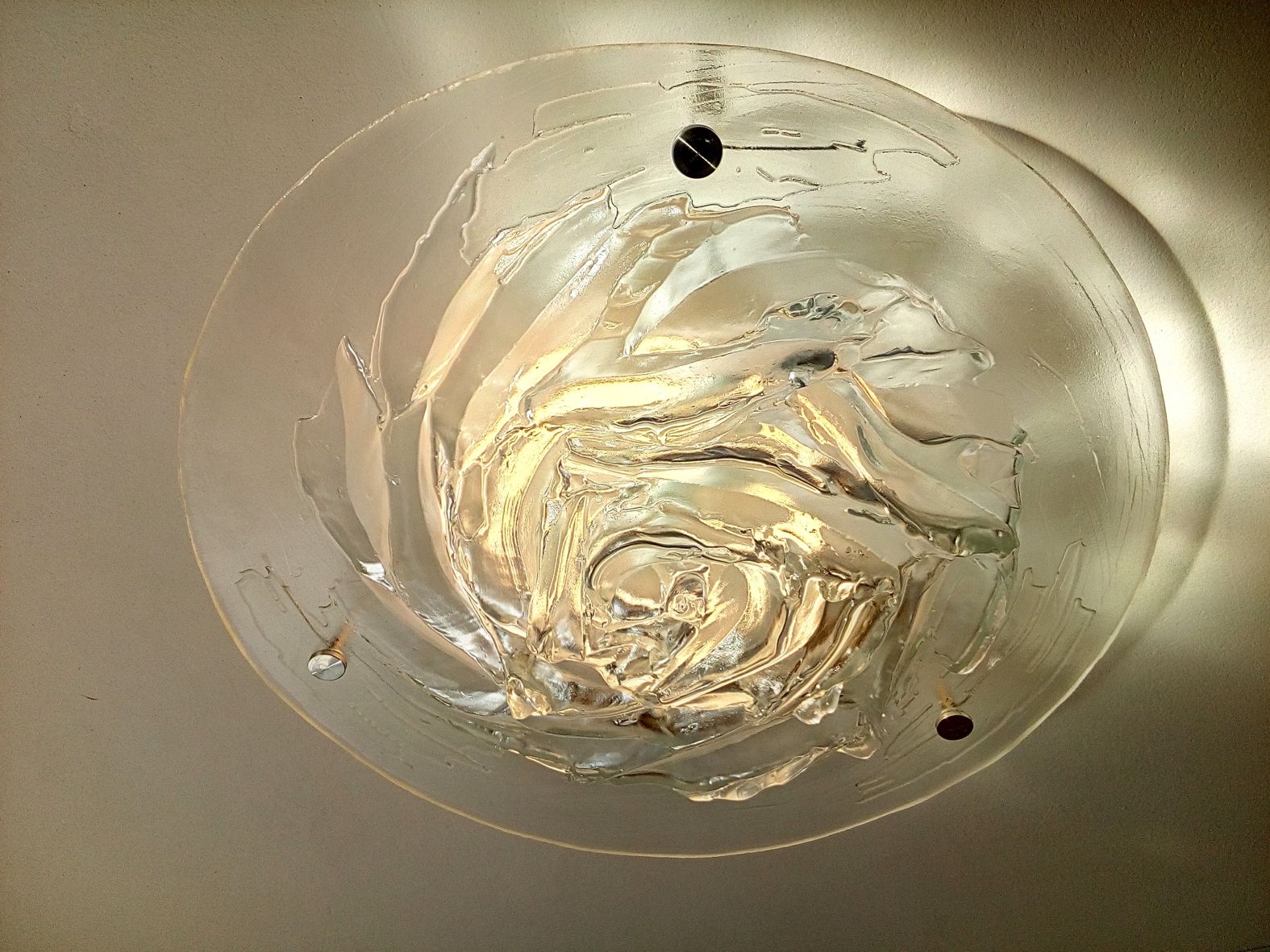 Round form of a glass lamp